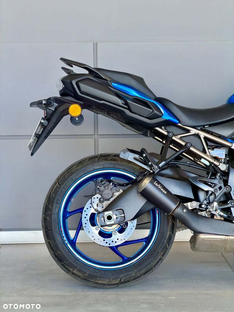 Suzuki GSX 1000 - 18