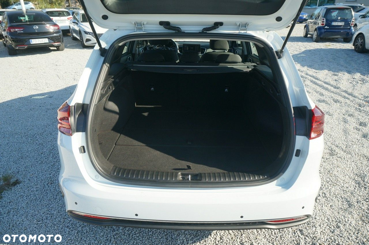 Kia Ceed - 33
