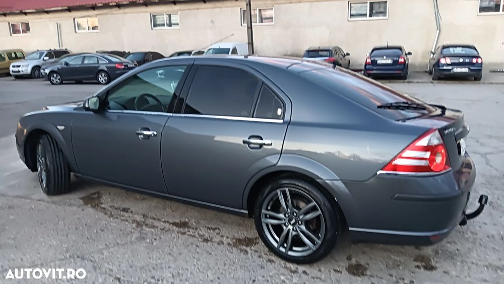 Ford Mondeo 2.0TDCi Ghia - 11