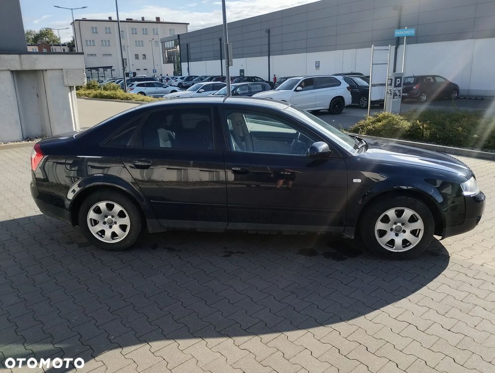Audi A4 Limousine - 4