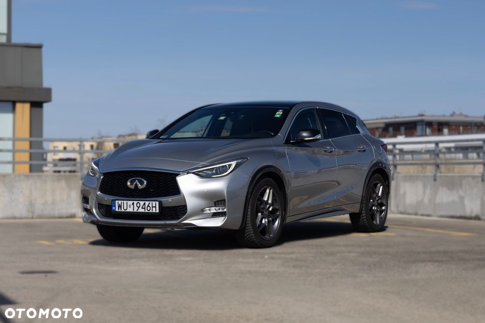 Infiniti Q30 - 1