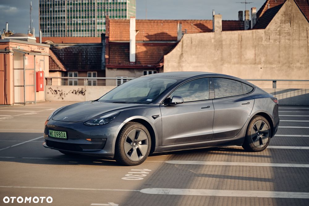 Tesla Model 3 - 1