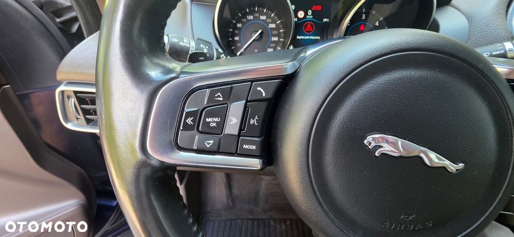 Jaguar F-Pace - 39
