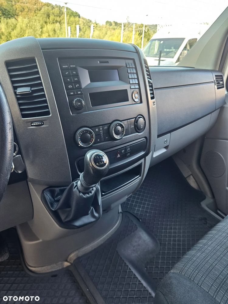 Mercedes-Benz Sprinter 319 - 26