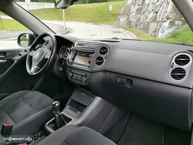 VW Tiguan 2.0 TDi Sport BlueMotion - 32