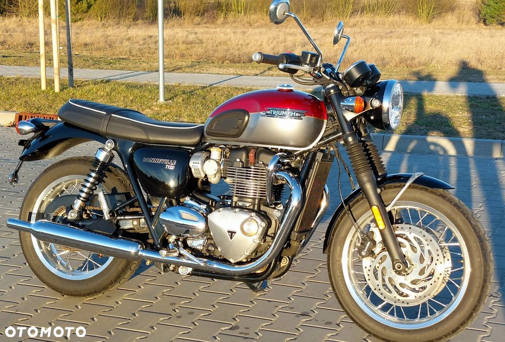 Triumph Bonneville - 10