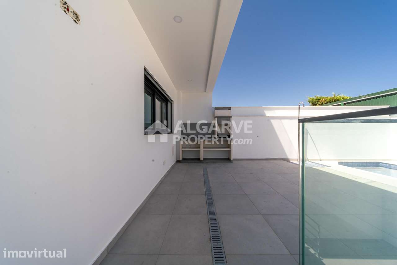 Moradia T3+1 com Piscina Privativa nas Gambelas, Faro - Grande imagem: 3/42
