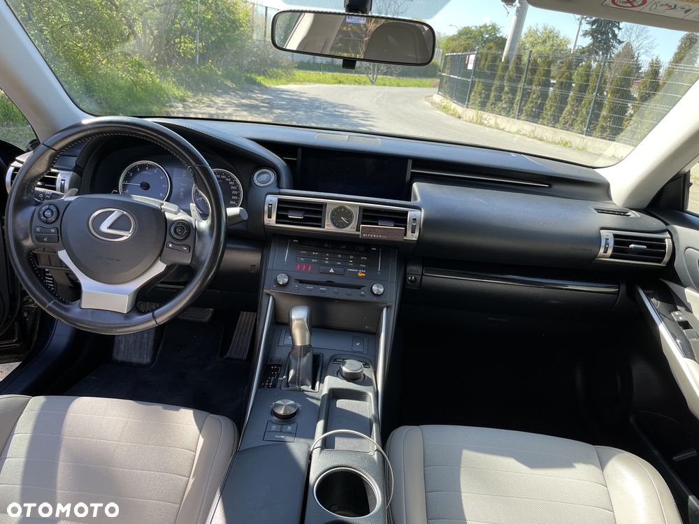 Lexus IS 200t Elite - 12