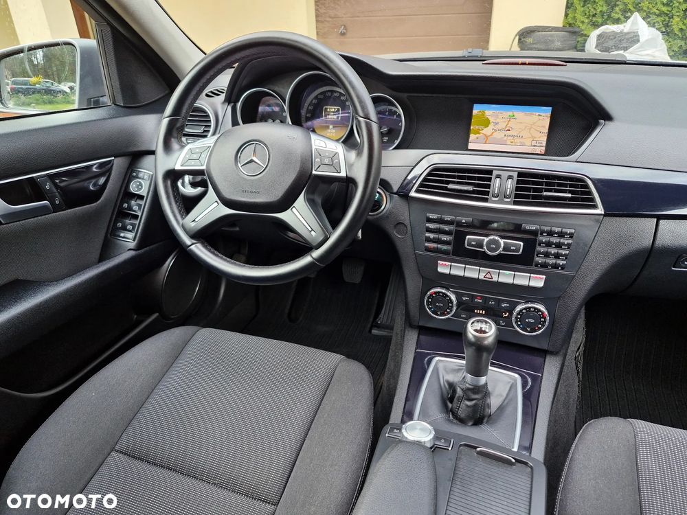 Mercedes-Benz Klasa C 180 CGI BlueEFFICIENCY Avantgarde - 10