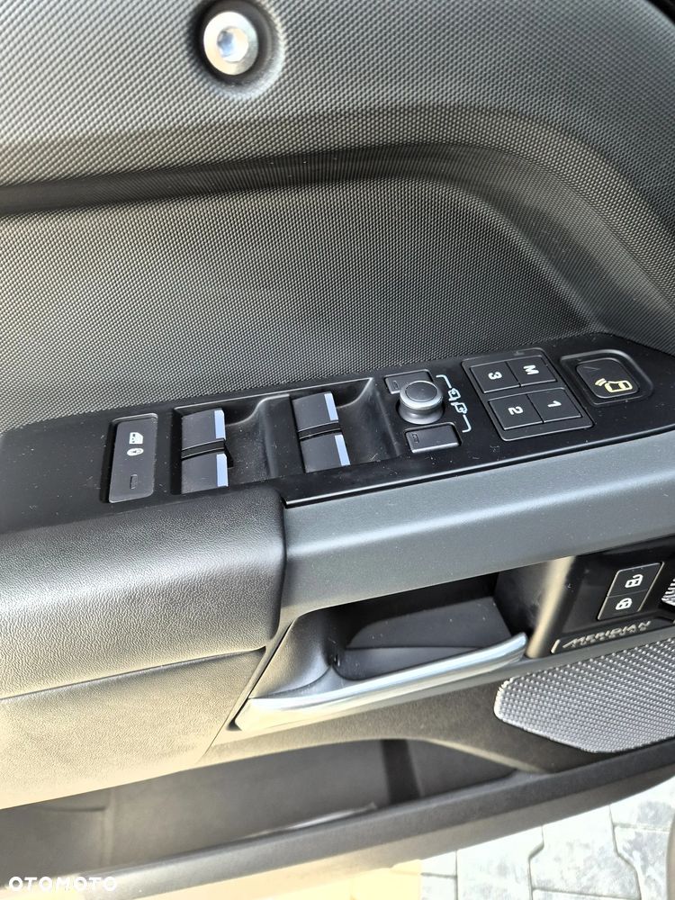 Land Rover Defender 3.0 P400 mHEV X - 26