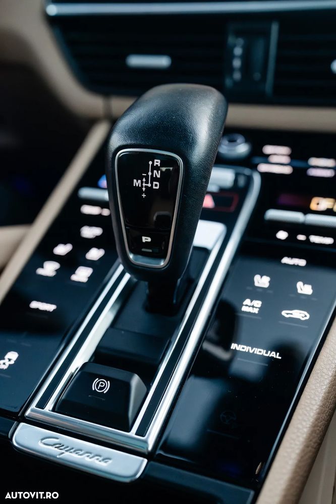 Porsche Cayenne Tiptronic S - 8