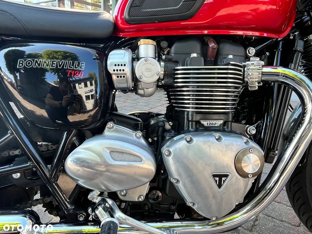 Triumph Bonneville - 12