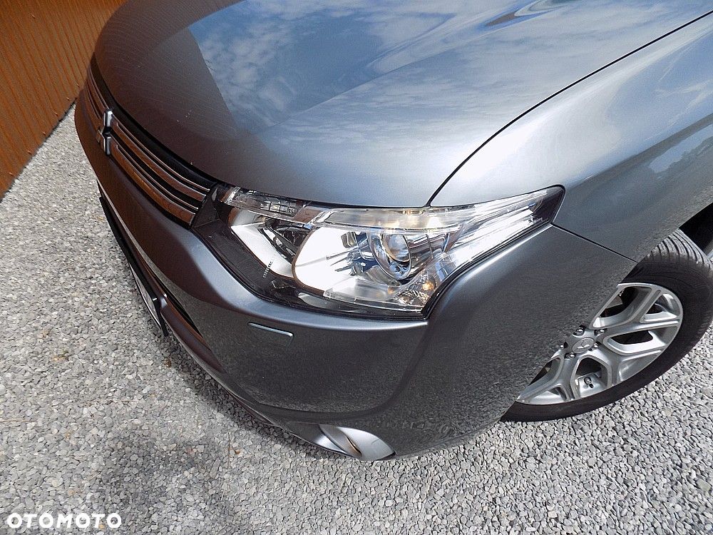 Mitsubishi Outlander 2.0 4WD Top - 24