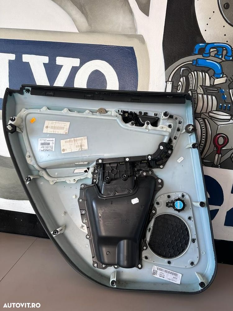 Fata de usa dreapta spate R-Design cu piele intoarsa Volvo XC60 31366488, 8635781 - 4