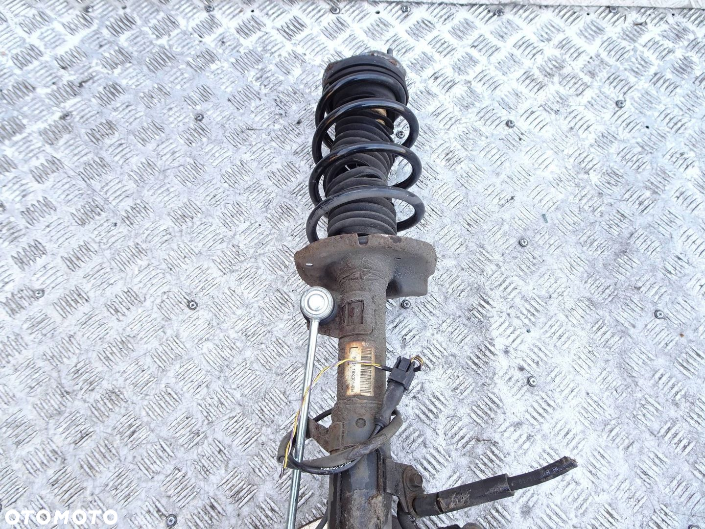 Zwrotnica kolumna LEWA Ford Fiesta MK7 1.4 TDCI - 7