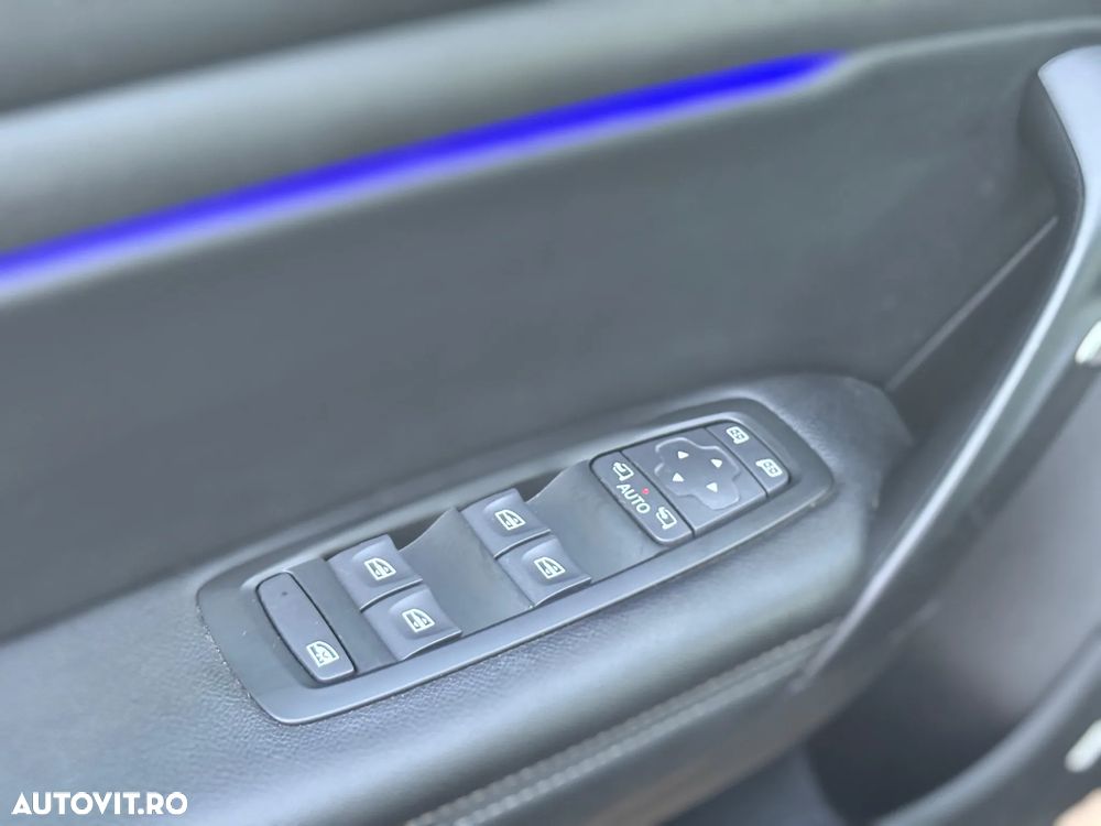 Renault Megane BLUE dCi EDC Intens - 10