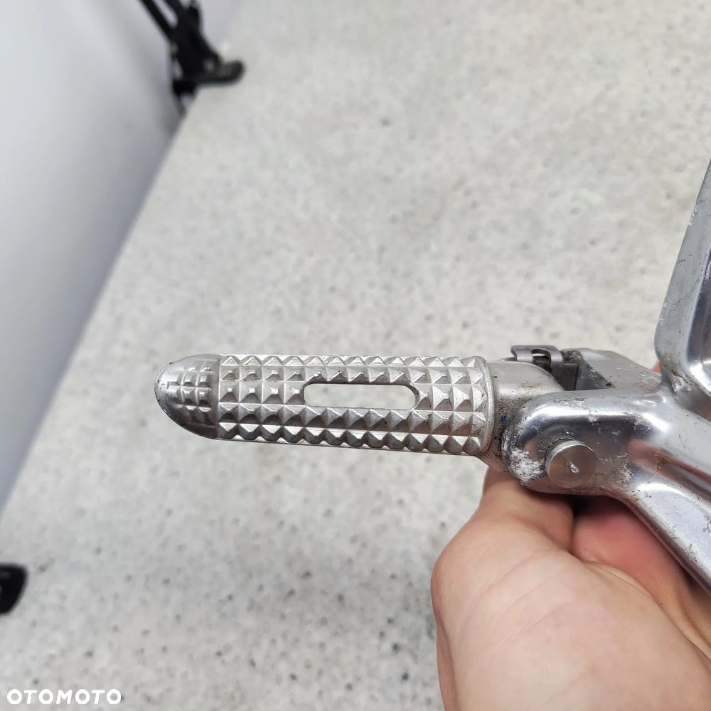 Set prawy tył, podnóżek pasażera Triumph Daytona 675 - 10