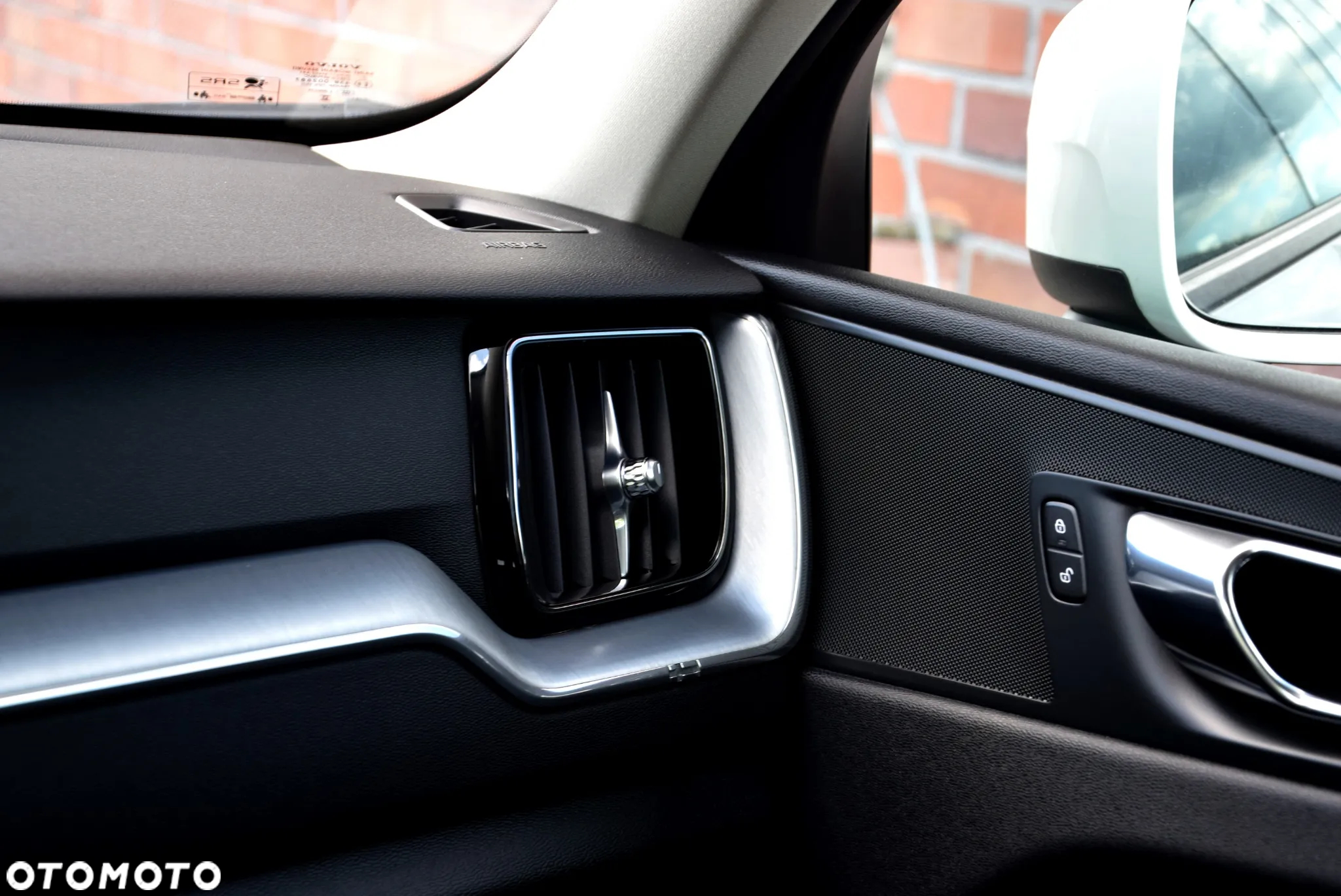 Volvo XC 60 D4 Momentum Pro - 17