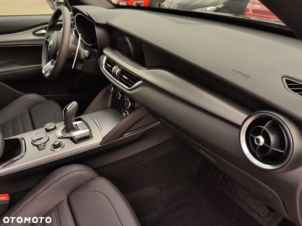 Alfa Romeo Stelvio 2.0 Turbo Veloce Q4 - 17