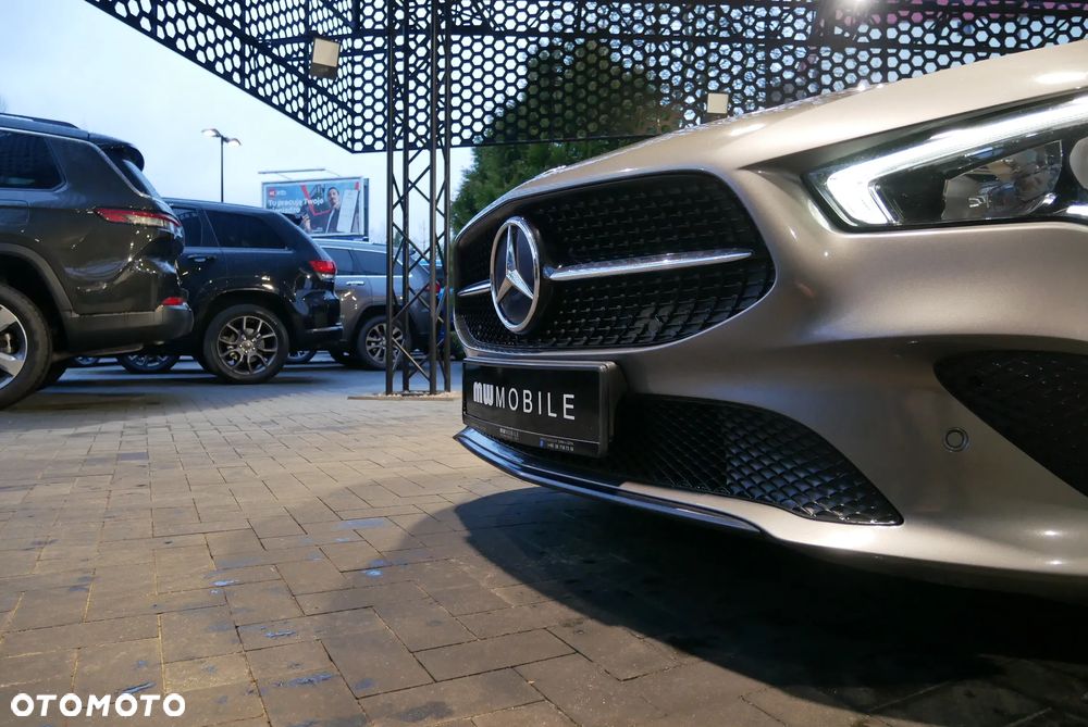 Mercedes-Benz CLA 200 7G-DCT Progressive - 32