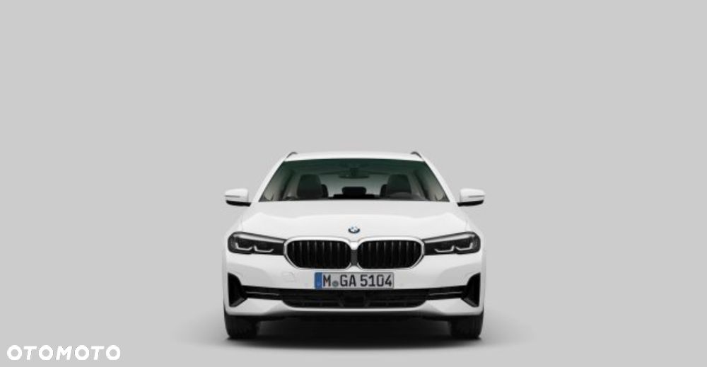 BMW Seria 5 518d mHEV - 10