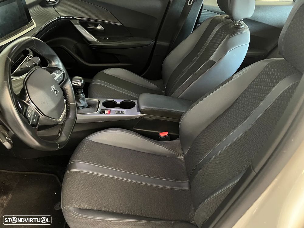 Peugeot 2008 1.2 PureTech Allure - 19