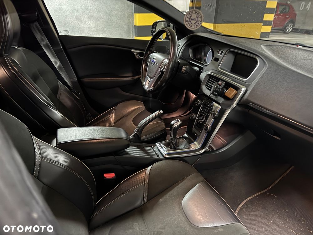 Volvo V40 D4 Drive-E R-Design Momentum - 8