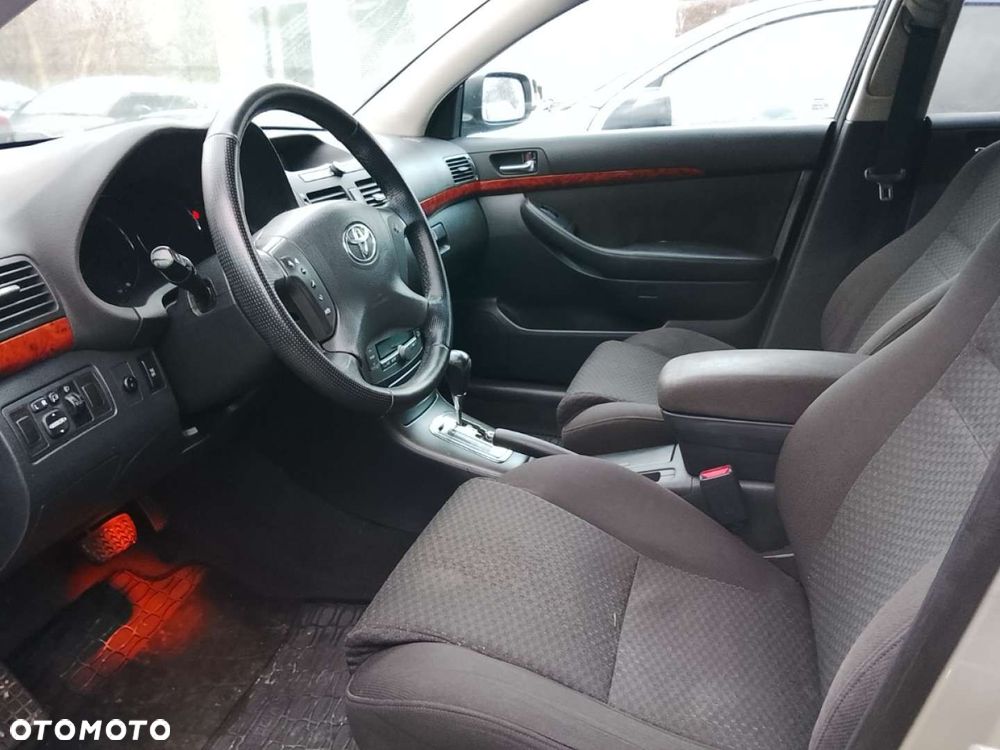 Toyota Avensis - 7
