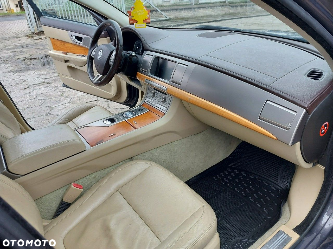 Jaguar XF 2.7 V6 D Premium Luxury - 15