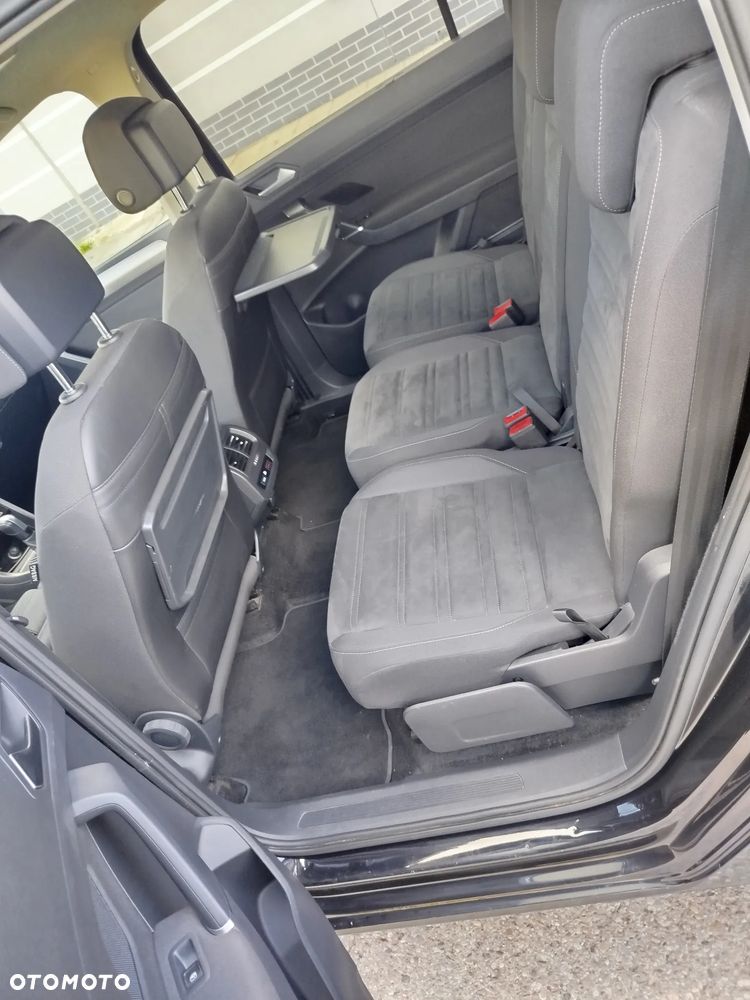 Volkswagen Touran - 12