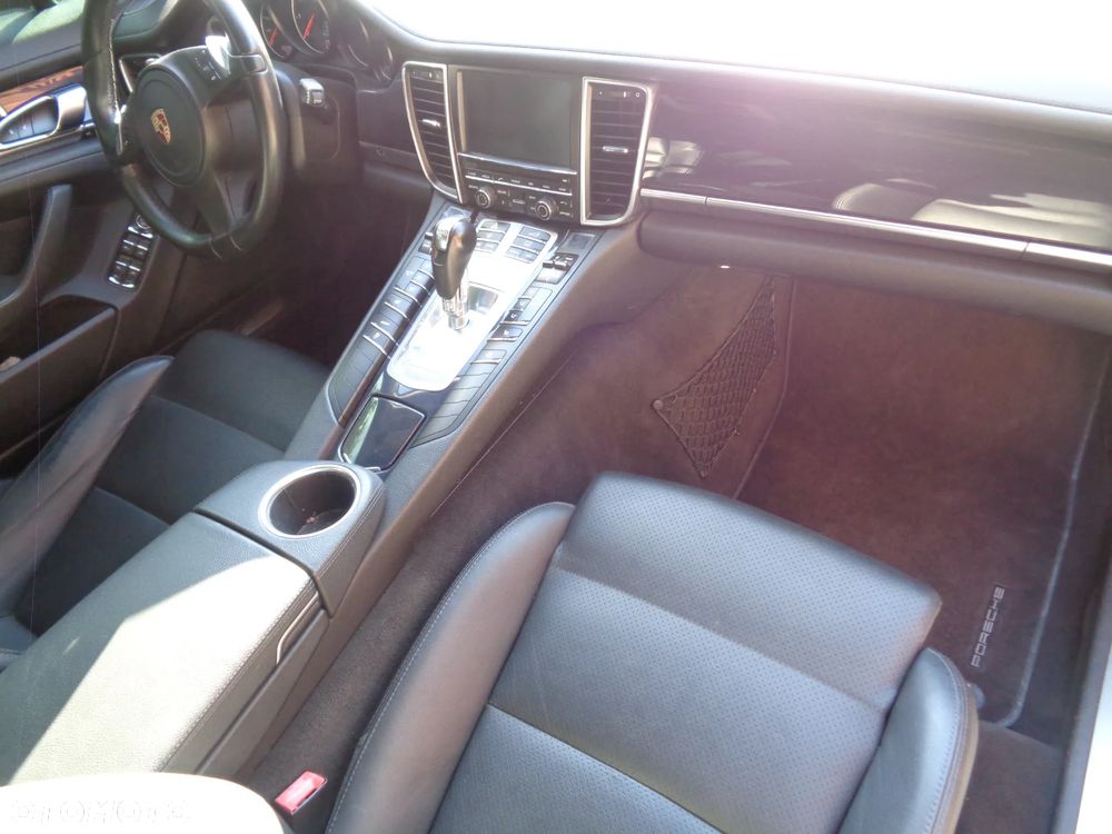 Porsche Panamera 4 - 21
