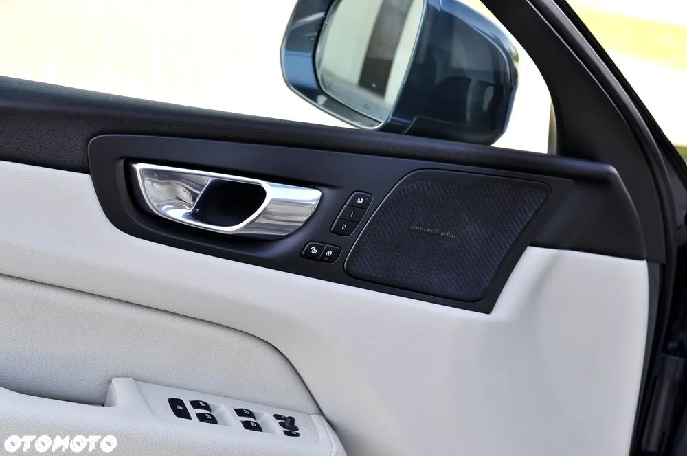 Volvo XC 60 T6 AWD Recharge Geartronic Inscription - 37
