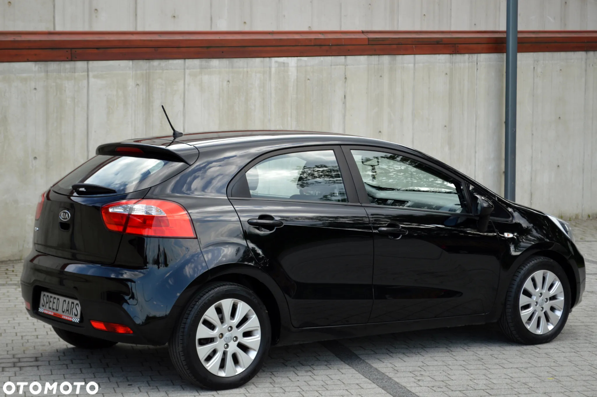 Kia Rio - 4