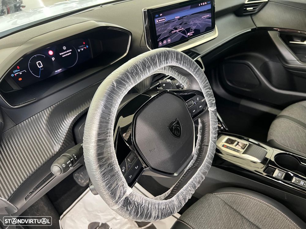 Peugeot 2008 1.2 PureTech Allure Pack EAT8 - 24