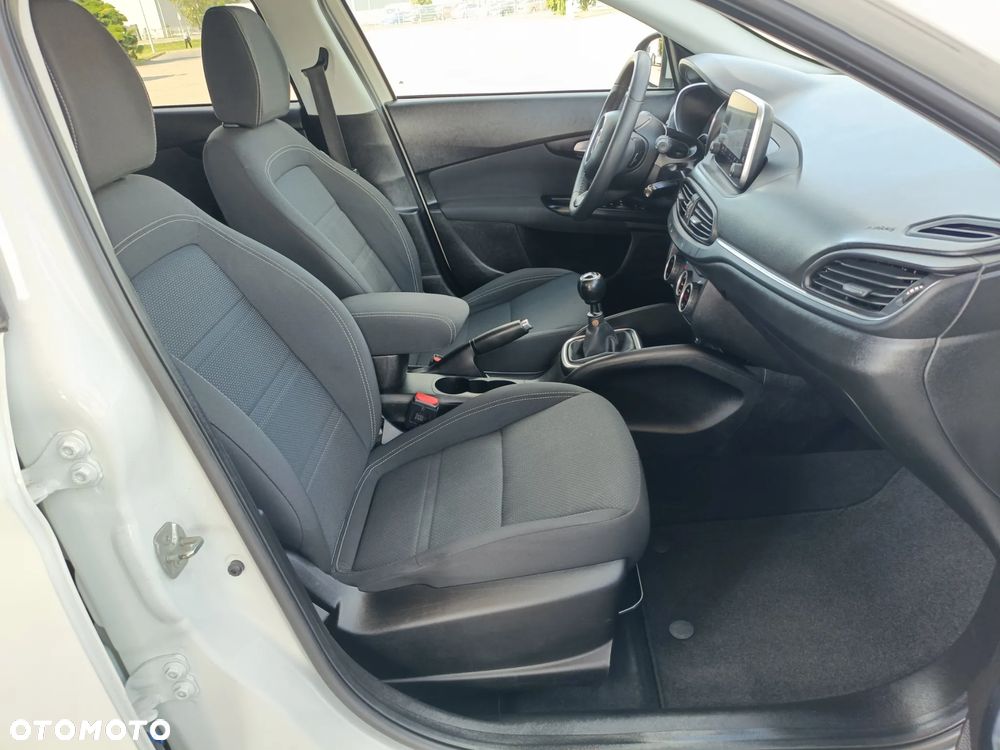 Fiat Tipo - 12