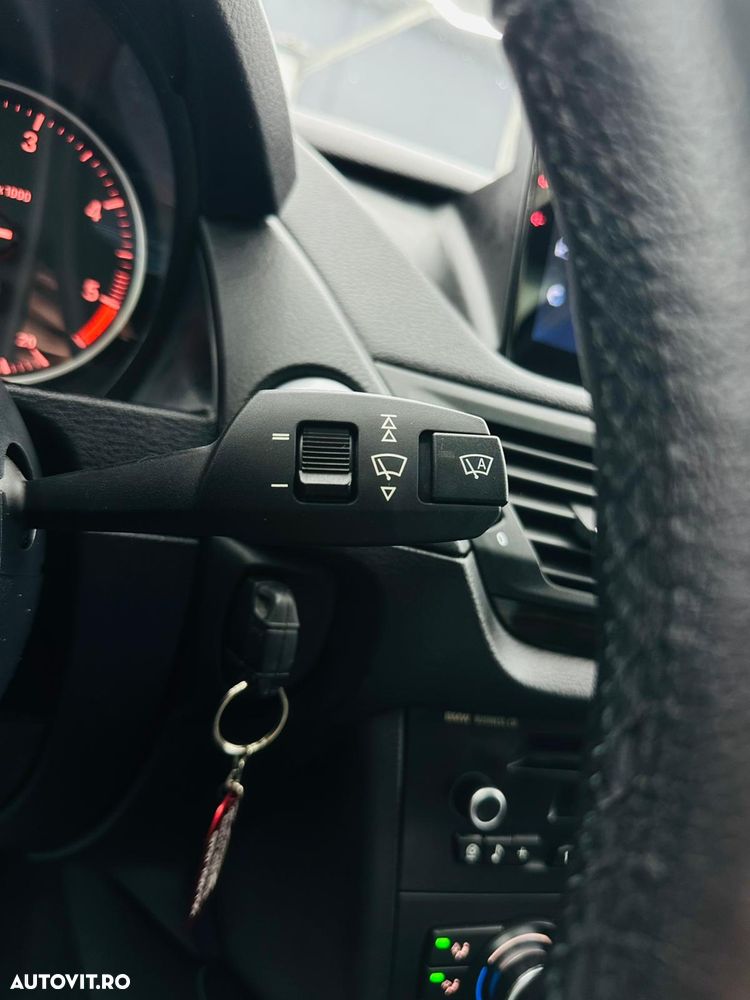 BMW X1 sDrive18d xLine - 28