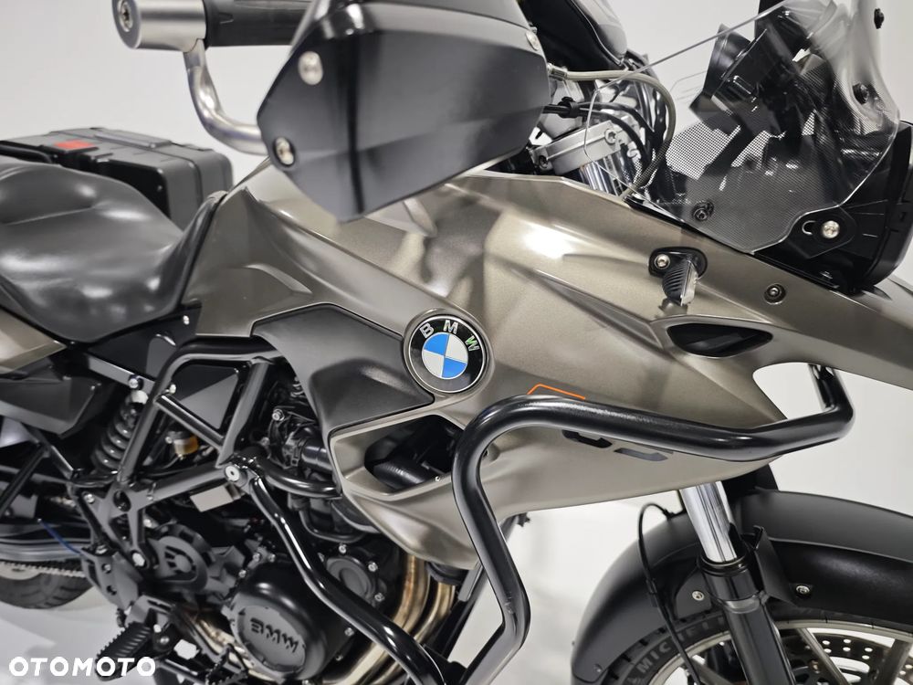 BMW F - 18