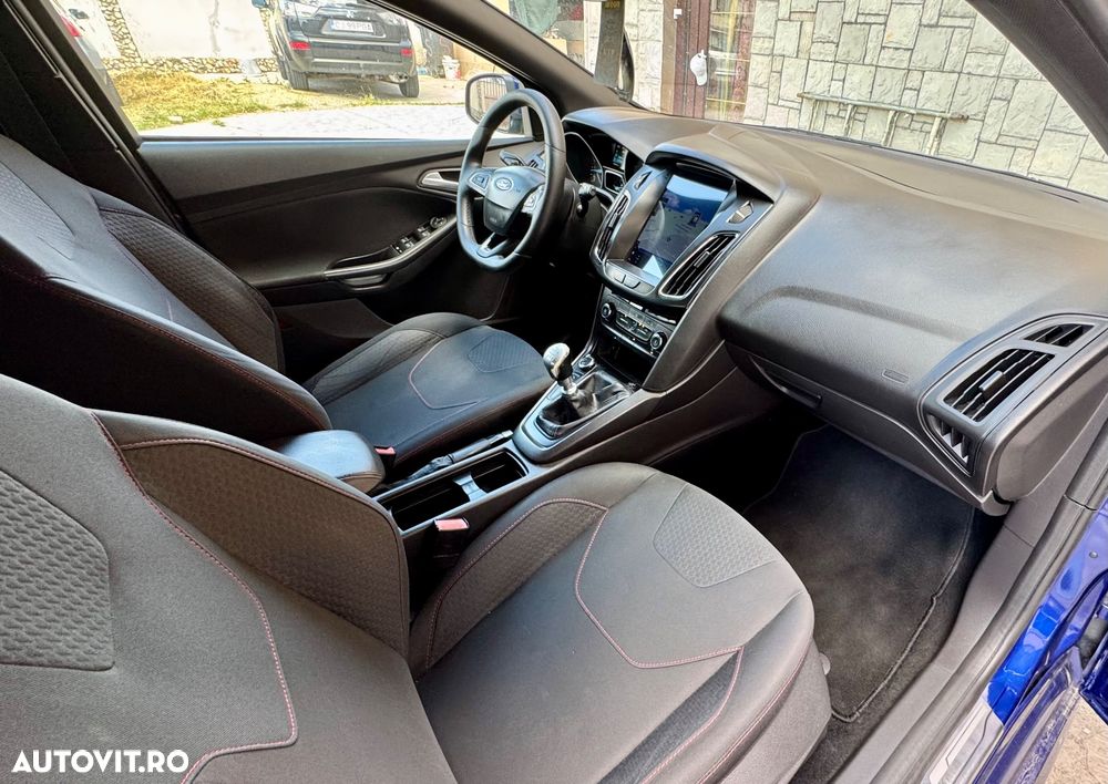 Ford Focus 1.5 EcoBlue Start-Stopp-System ST-LINE DESIGN - 6
