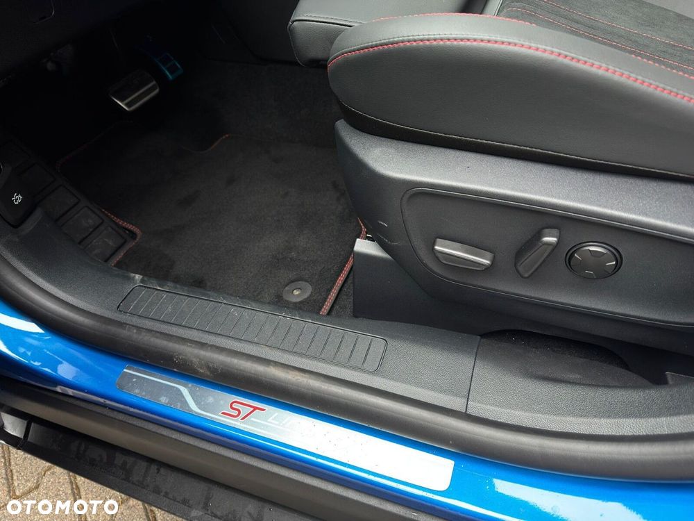 Ford Kuga - 18