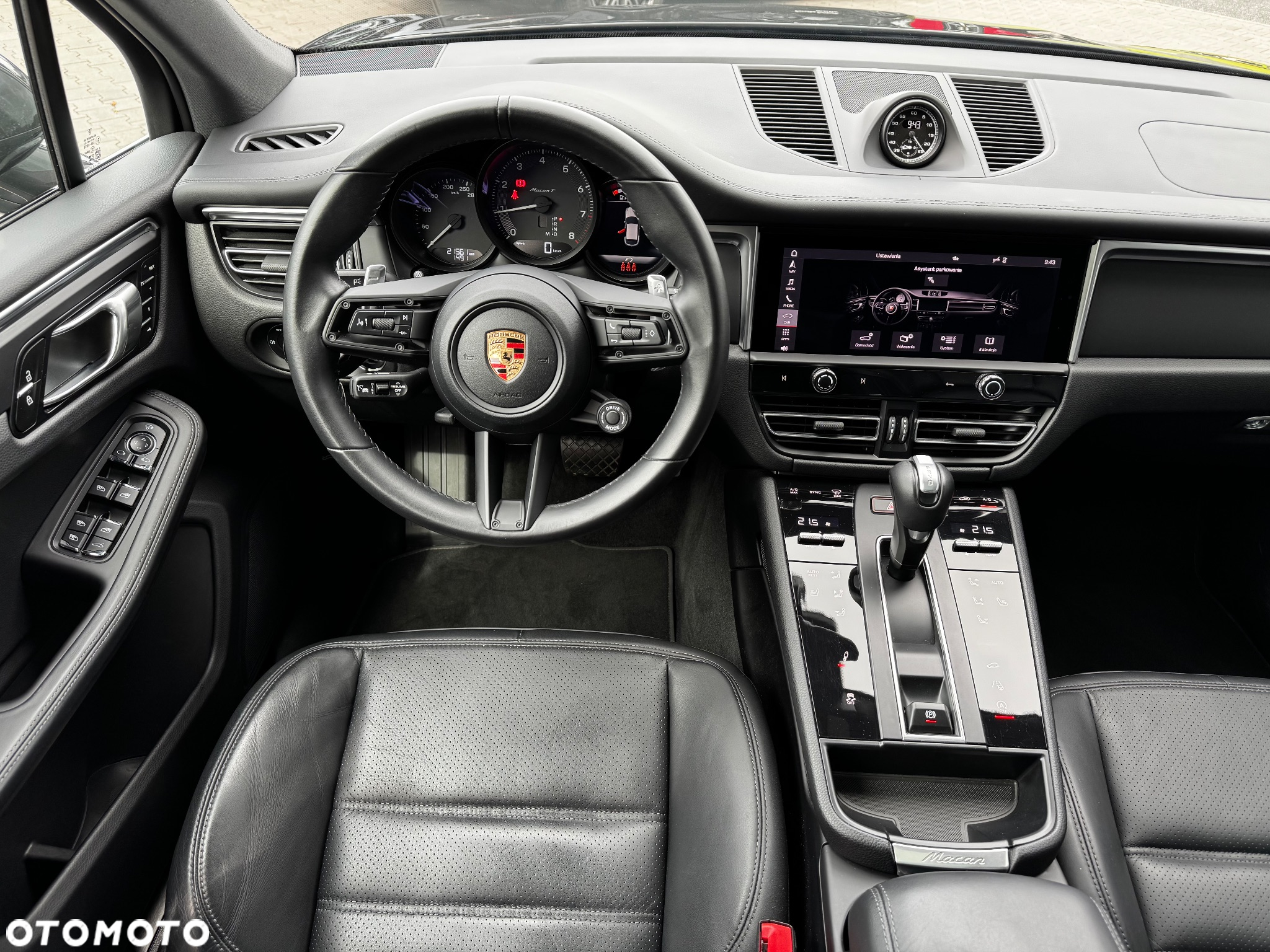 Porsche Macan T - 16