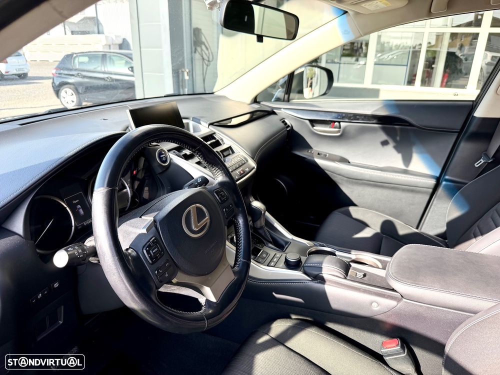 Lexus NX 300h Executive Plus - 9