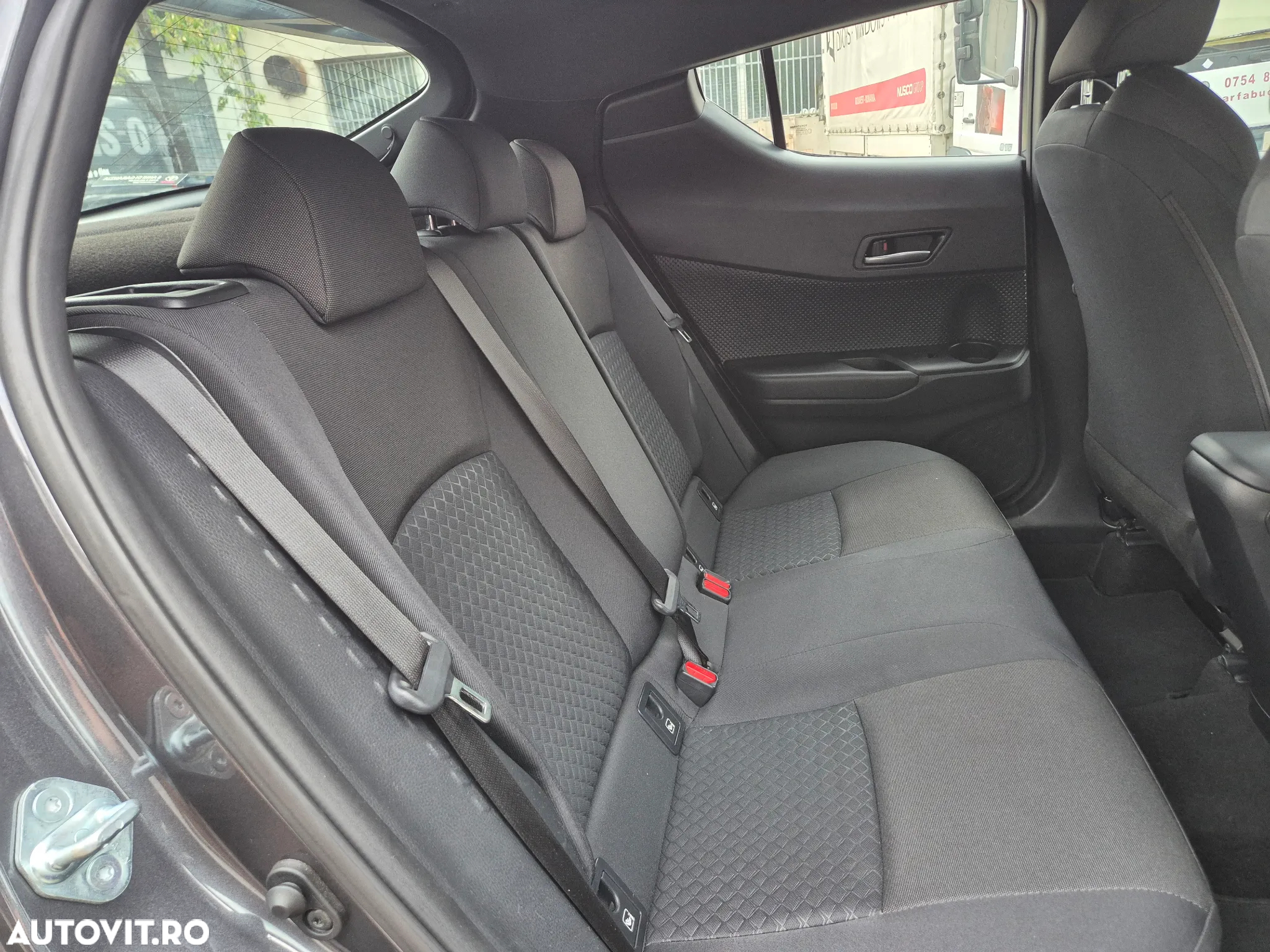 Toyota C-HR 1.8 Hybrid Business Edition - 25