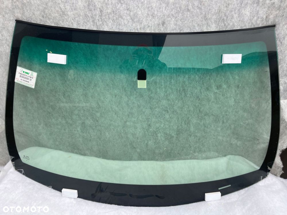 nissan skyline coupe cabrio szyba przednia 2015- - 1