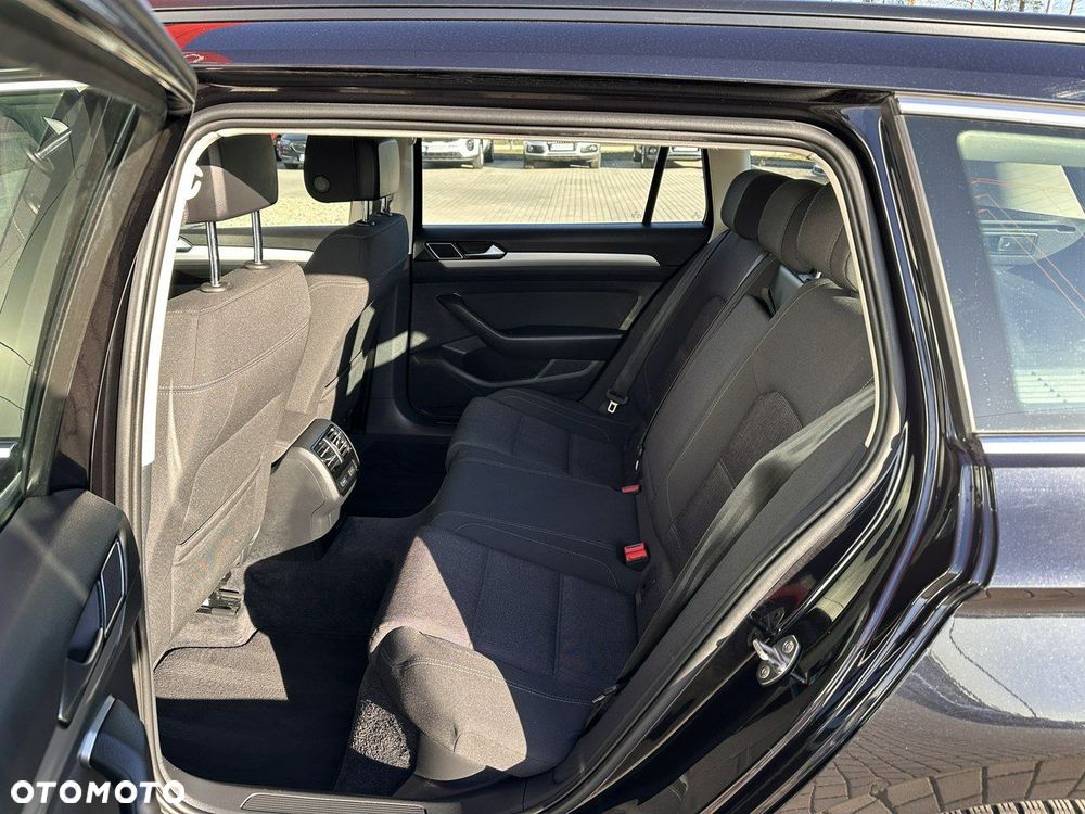 Volkswagen Passat Variant 2.0 TDI SCR DSG - 12