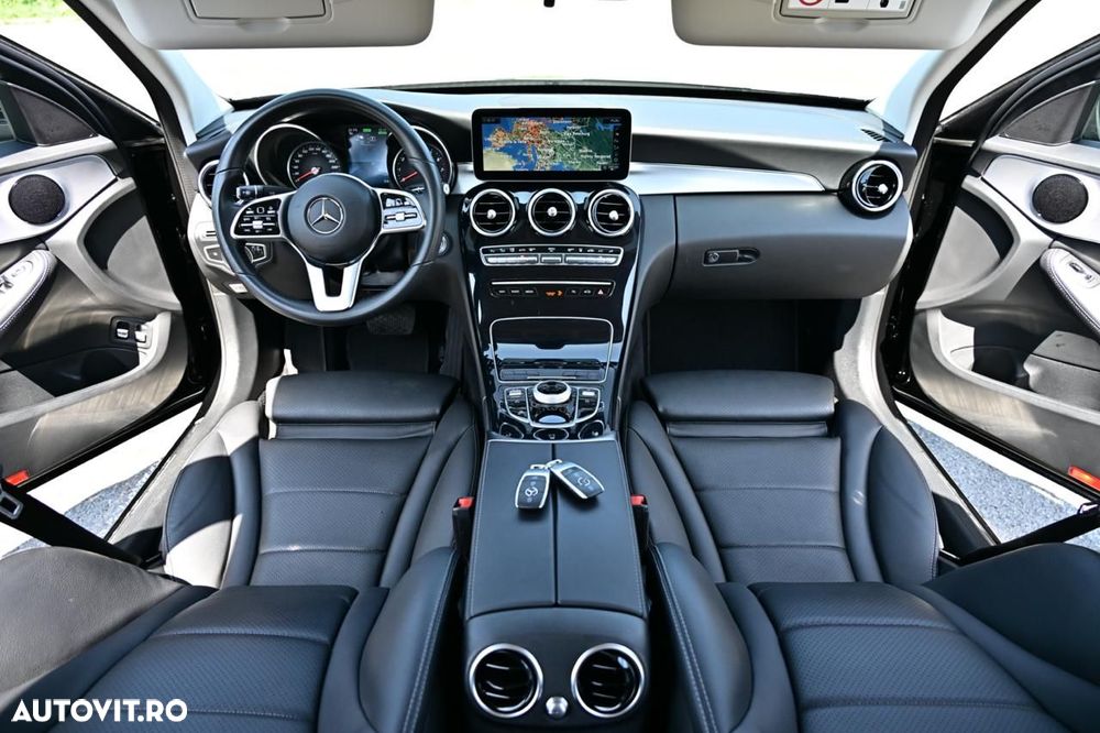 Mercedes-Benz C - 12