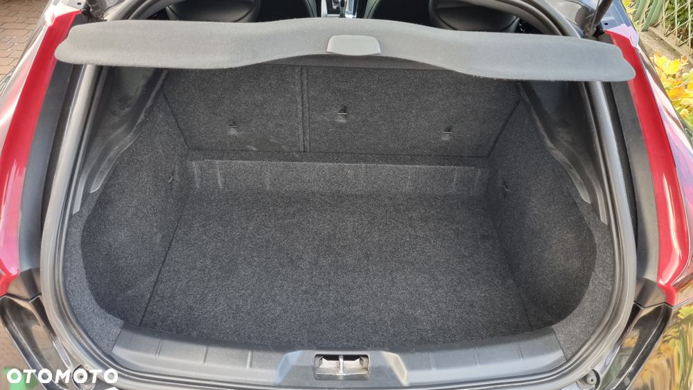 Volvo V40 D4 Drive-E R-Design Momentum - 17