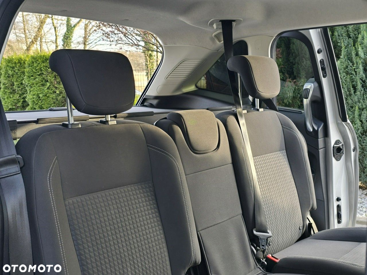 Ford Grand C-MAX - 11