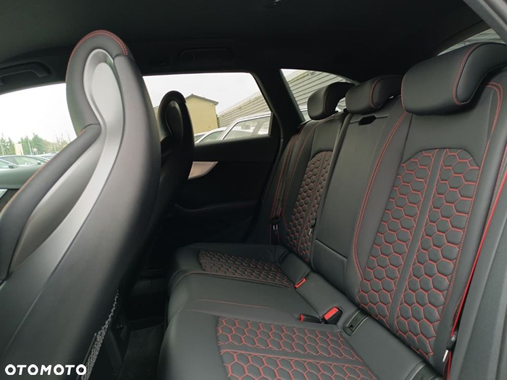 Audi RS4 Avant - 22