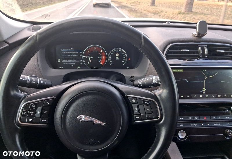 Jaguar F-Pace 2.0 i4D AWD R-Sport - 13