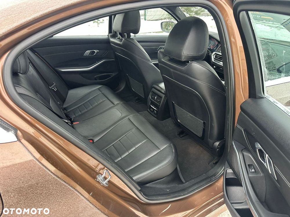 BMW Seria 3 330i xDrive - 12
